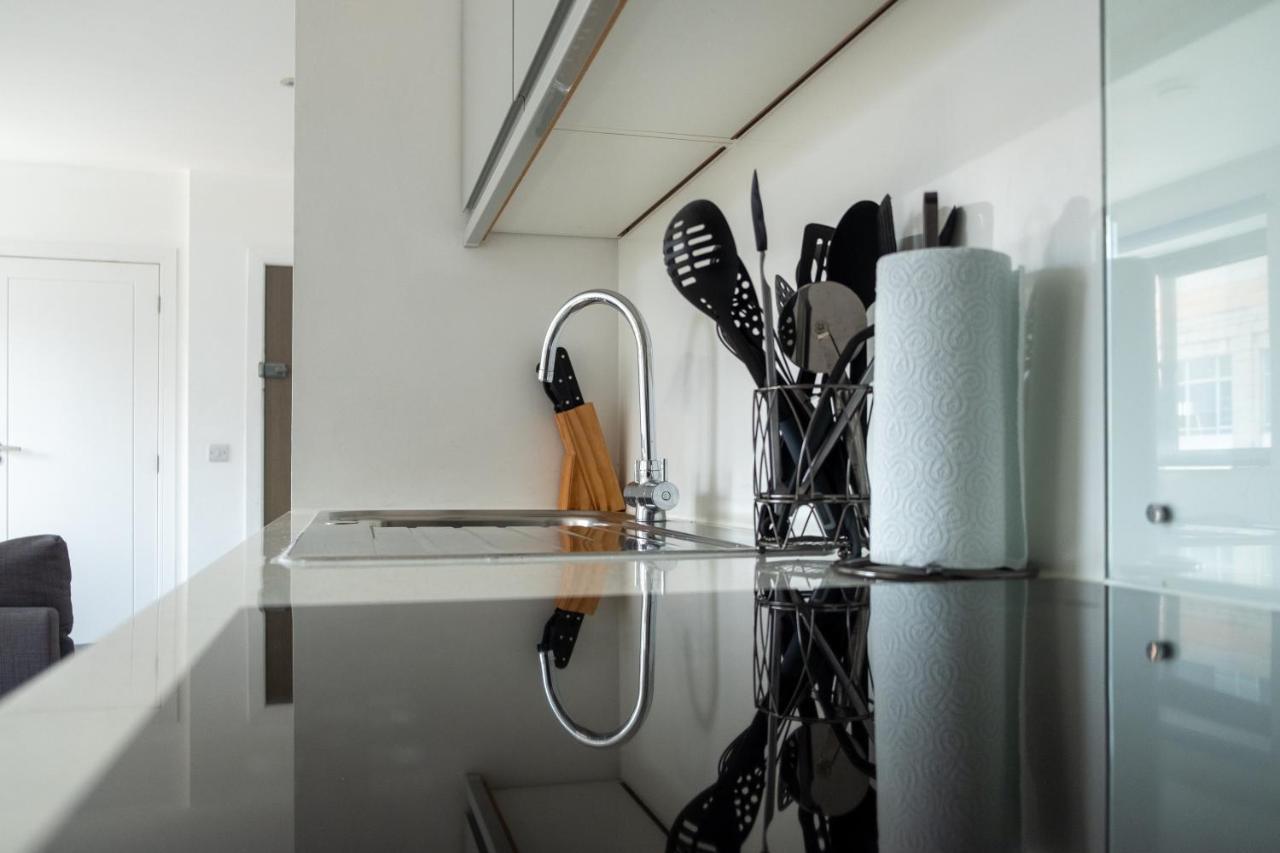 Modern One Bedroom Apartment In Town Centre & 4 Min To The Beach Bournemouth Zewnętrze zdjęcie